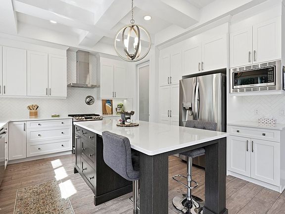 5th image of 17 Kingsbury Cir