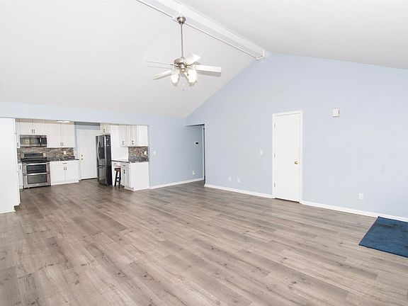 4th image of 514 Kathryns Ct