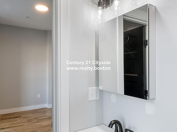 4th image of 78 Havre St