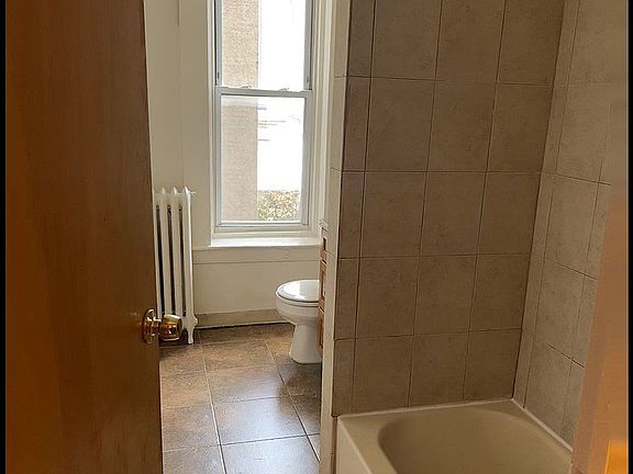 5th image of 555 Walton Ave #2