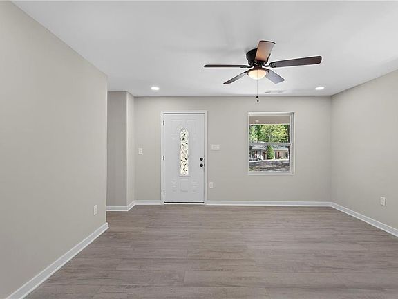 5th image of 131 Watson St