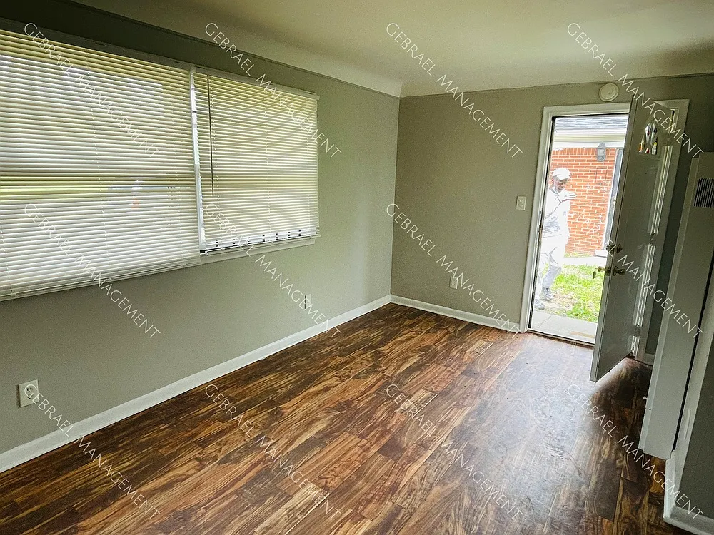 11018 Hayes St — Photo 3