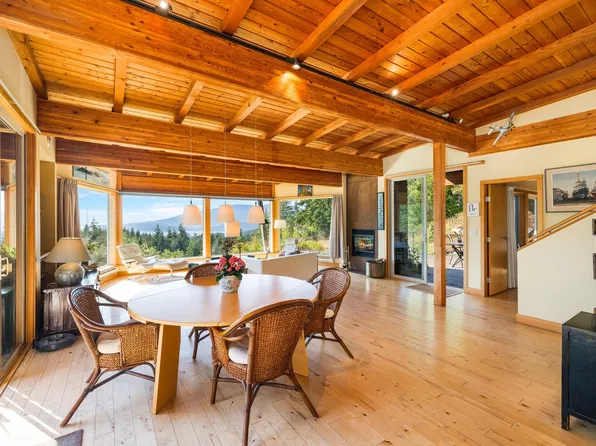 1301 Sunset Rd, Bowen Island, BC V0N 1G2