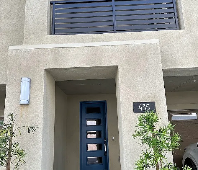 435 Mullberry Pl — Photo 2