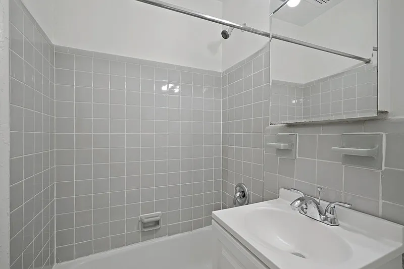 1582 First Avenue — Photo 4