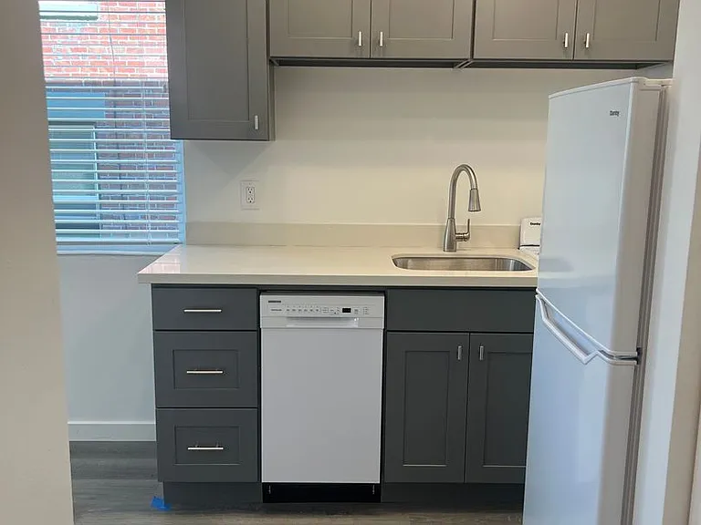 Fairview Apartments — Photo 14