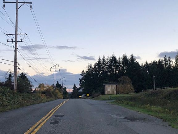 3rd image of 2525 Lake Ave