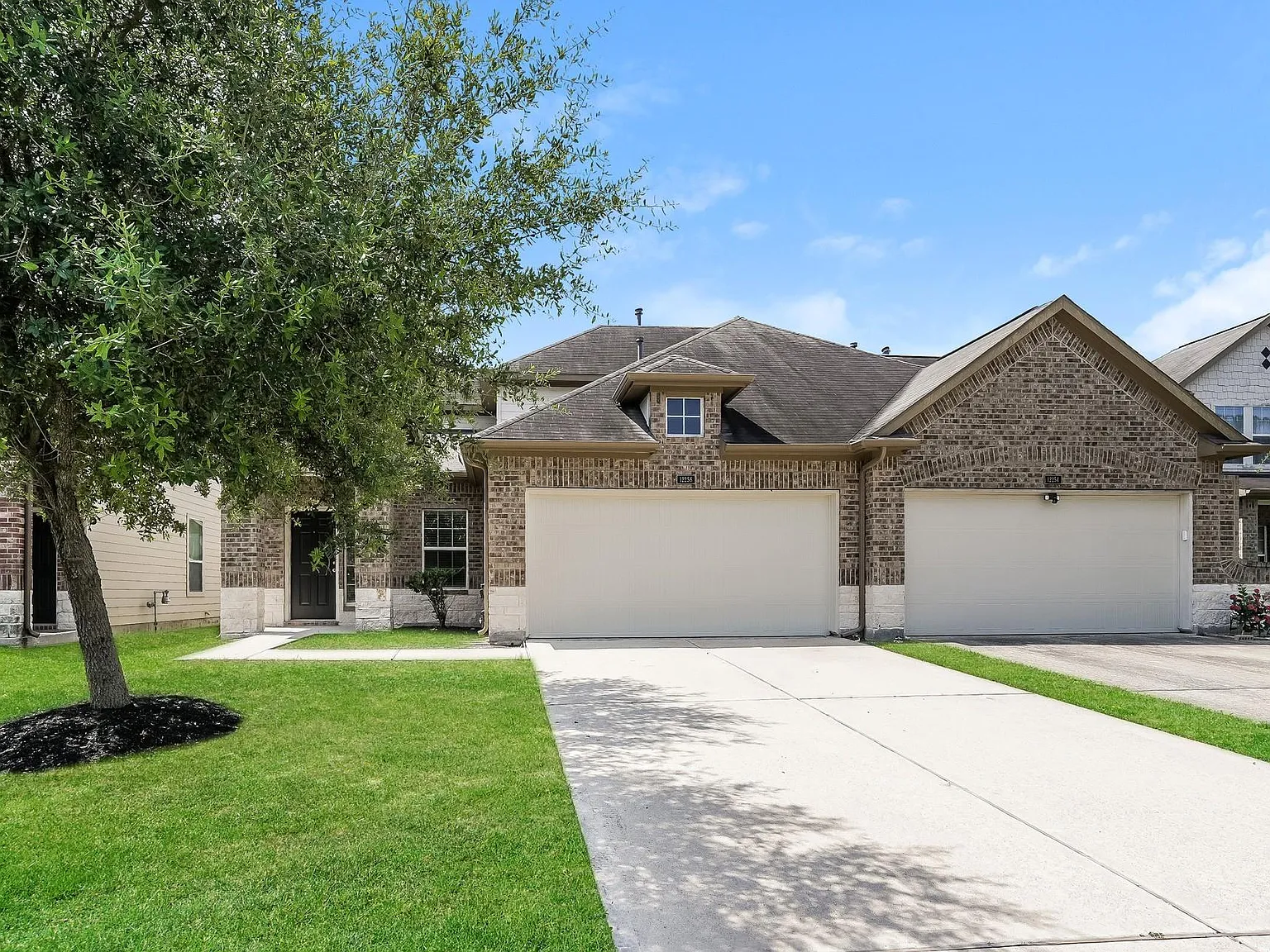 3 bed, 2.5 bath, 1639 sqft, $1,800 — Photo 1