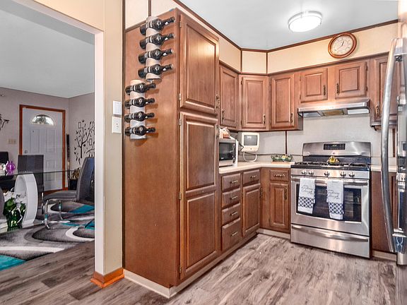 4th image of 1384 Hinckley St