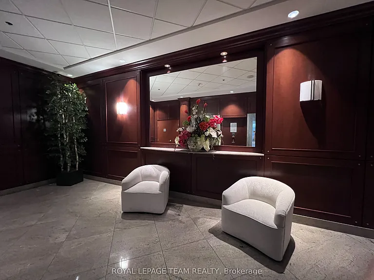 234 Rideau St #1007 — Photo 4
