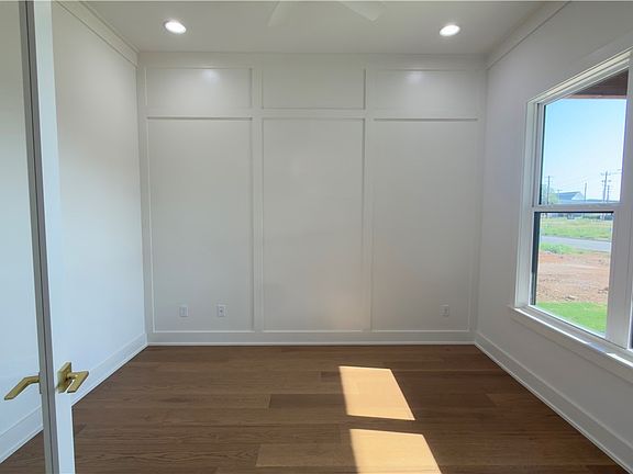4th image of 6006 S 40th Pl