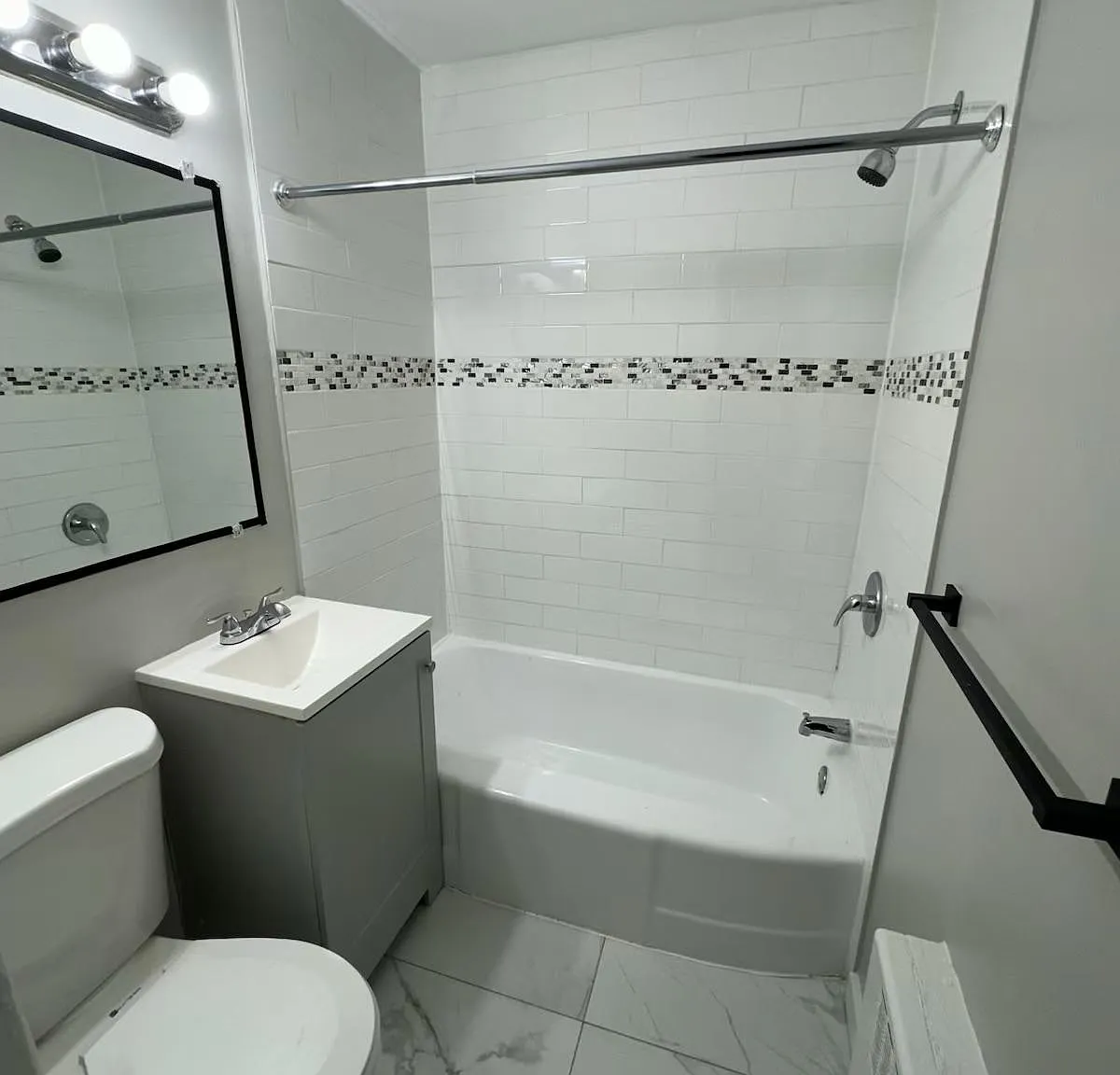 409 E Godfrey Ave — Photo 2