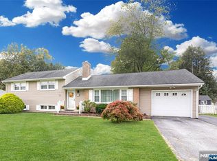 100 Eyland Ave, Succasunna, NJ 07876