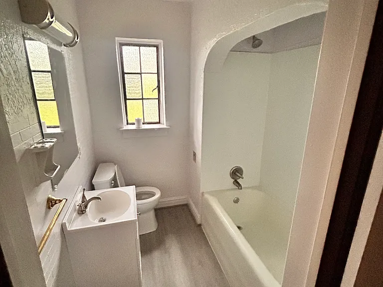 533 N Church St — Photo 6