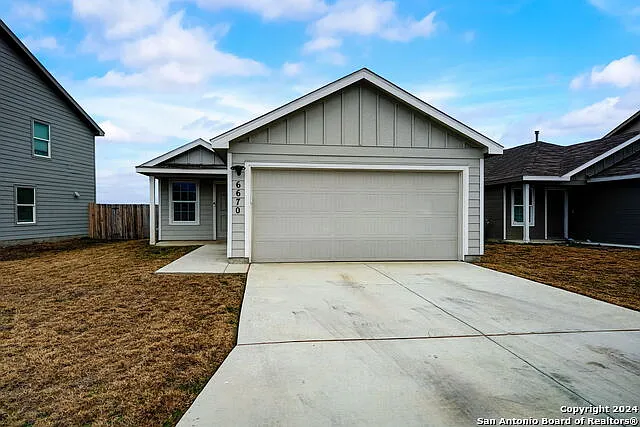 3 bed, 2.0 bath, 1276 sqft, $1,600 — Photo 2