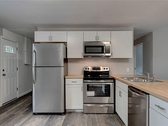 5th image of 2516 Winfield Ave