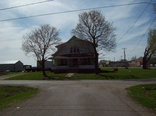 201 S 7th St, Mulberry Grove, IL 62262