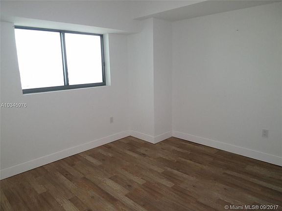 4th image of 460 NE 28th St APT 1607