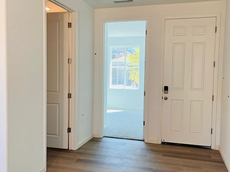 Home entry w/ guest room and full bathroom