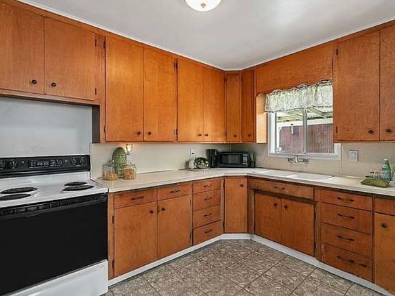 5th image of 5212 Yakima Ave
