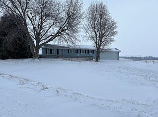 1946 Reed Ave, Winthrop, IA 50682
