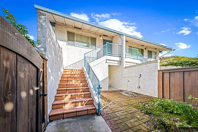 Studio, 500 sqft, $2,900 — Photo 2