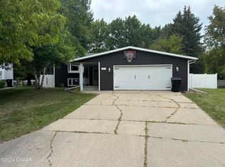 3316 Crown Cv, Grand Forks, ND 58201