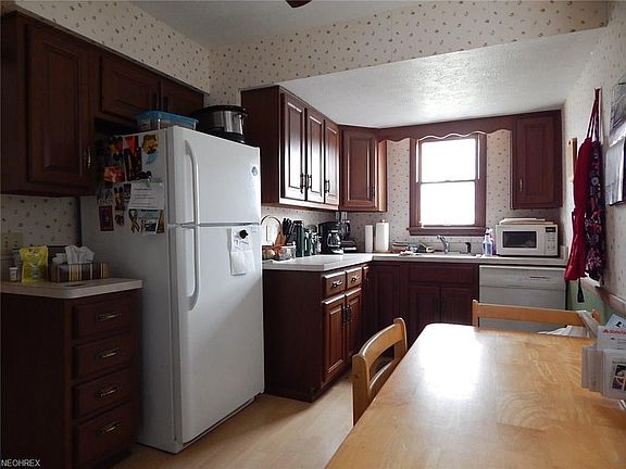 4th image of 2157 Lakeland Ave