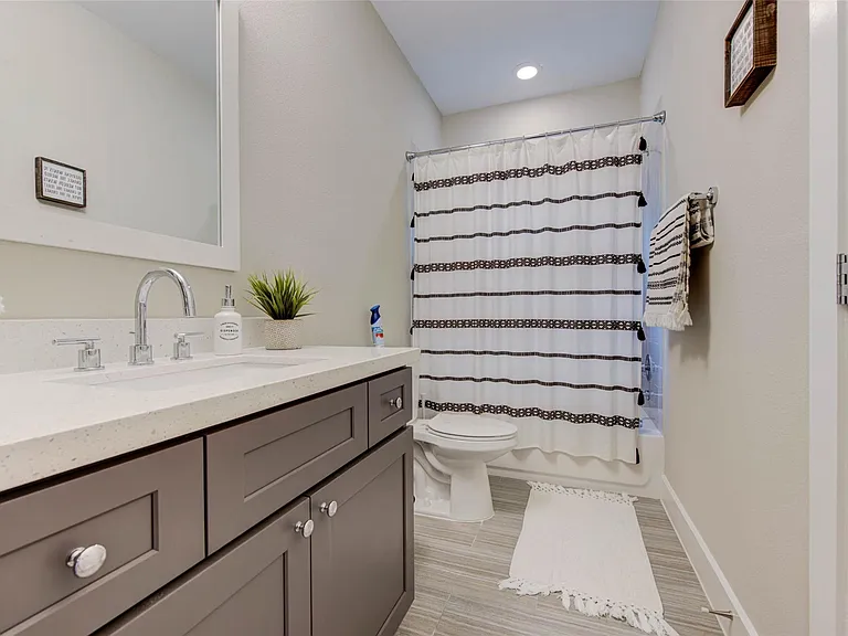 6009 Gardendale Dr #D — Photo 8