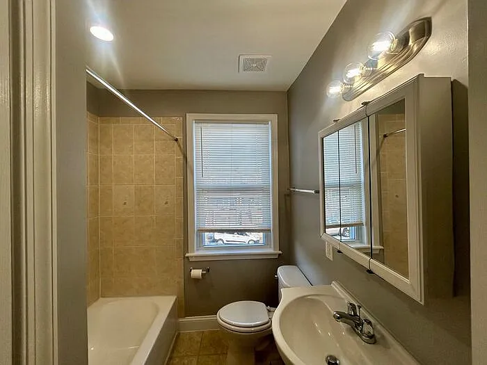 2700 Pelham Ave — Photo 9