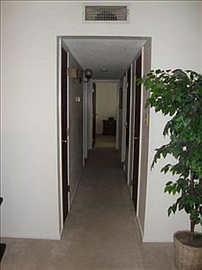 4th image of 610 W Gayle St