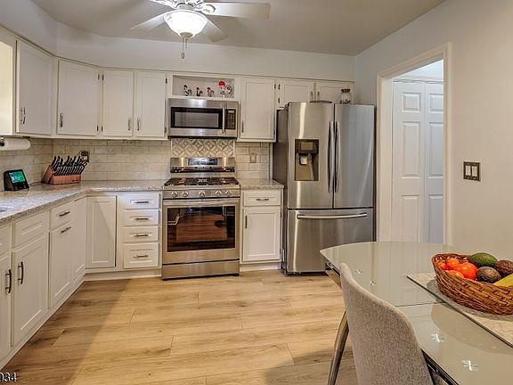 4th image of 129 Sunrise Dr