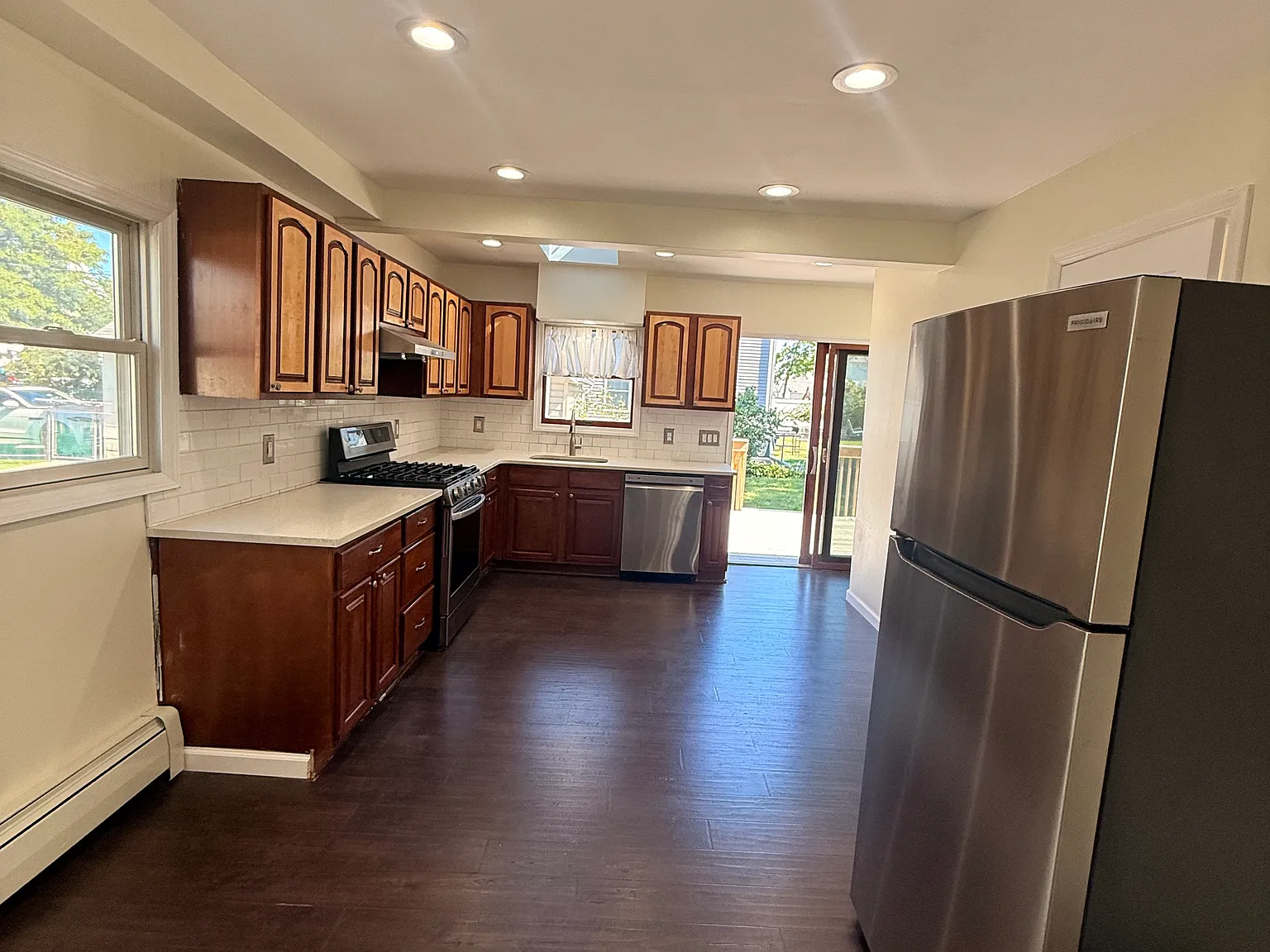 4 bed, 2000 sqft, $6,000 — Photo 3