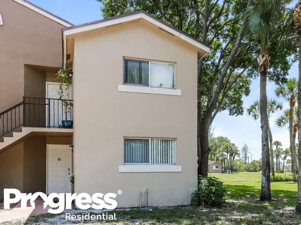 948 Lake Victoria Dr, West Palm Beach, FL 33411