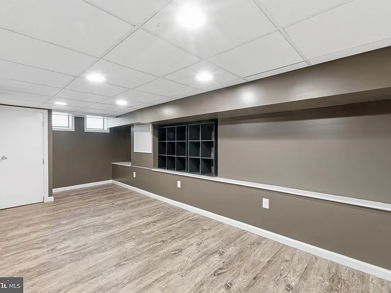 2340 S Hutchinson St — Photo 30