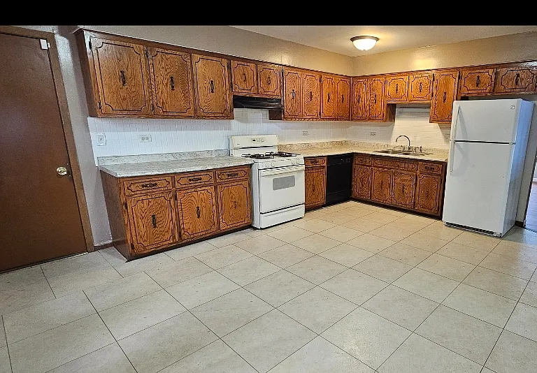 Tenant can bring their own appliances.