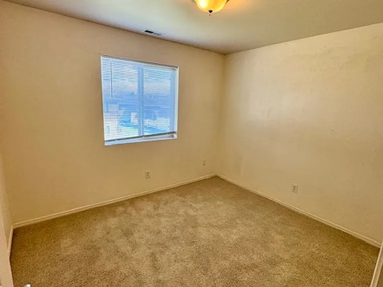 916 Shirley Pl #E — Photo 29