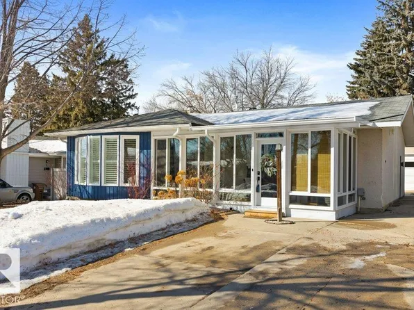 7 Murray Cres, Saint Albert, AB T8N 2E5