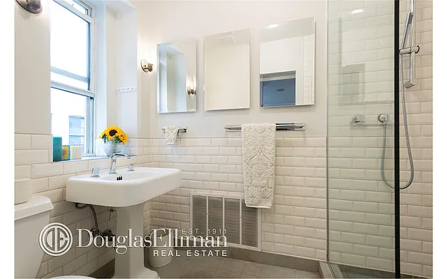 Sold by Douglas Elliman | media 24