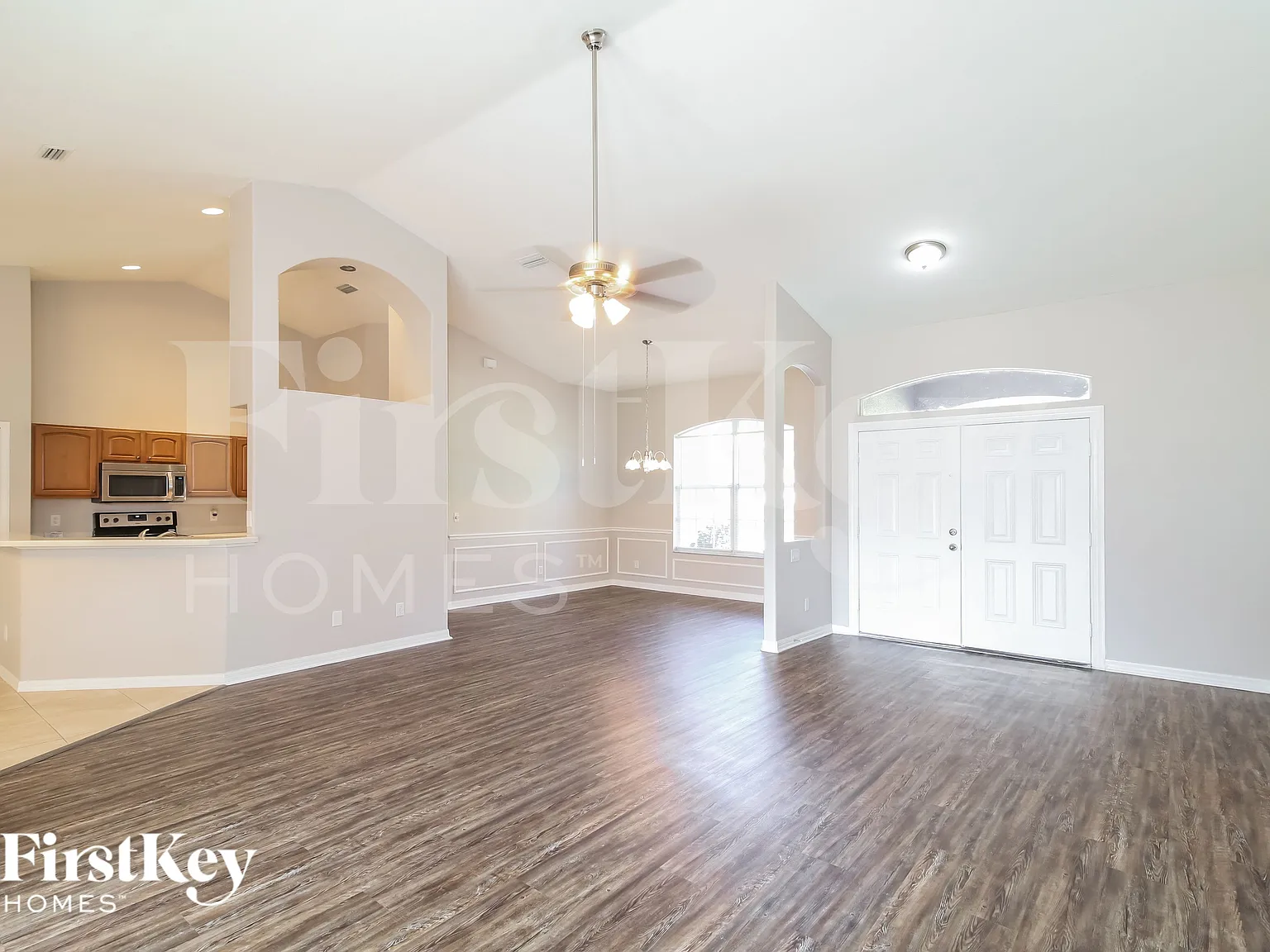 4 bed, 2.5 bath, 2090 sqft, $1,895 — Photo 3