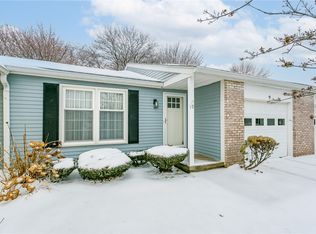 19 Springwood Dr, Webster, NY 14580