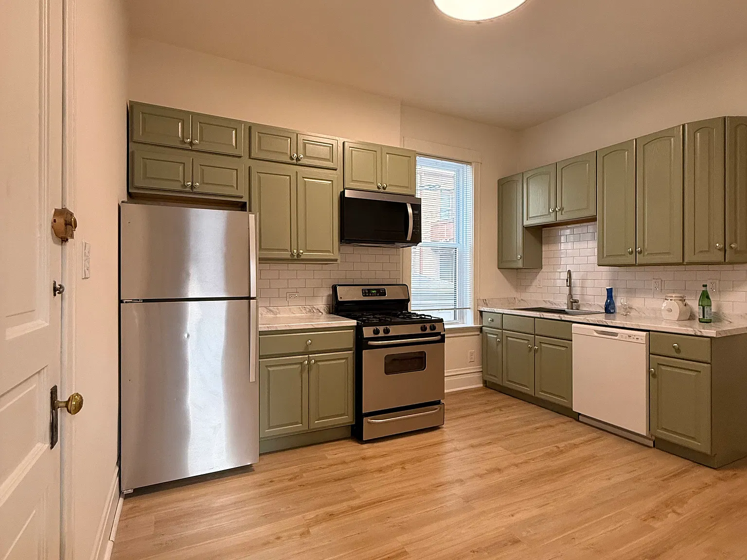 2 bed, 1350 sqft, $2,950 — Photo 2