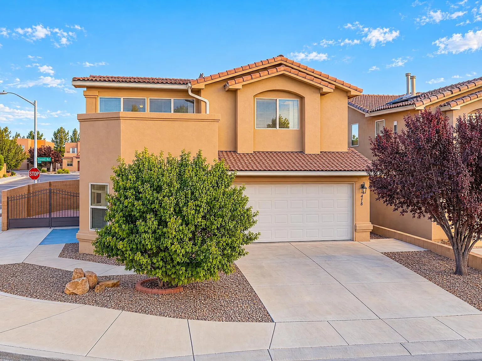 4 bed, 3.0 bath, 2190 sqft, $2,800 — Photo 2