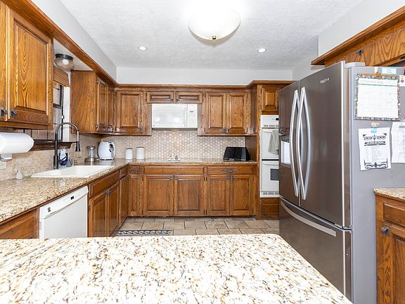 4th image of 3011 Springdale Ln