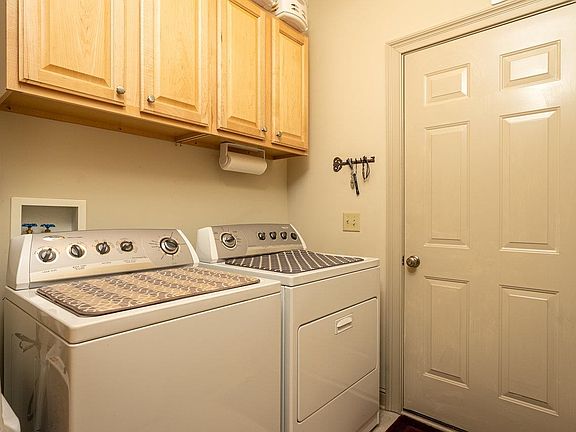 4th image of 125 Hobart Ct