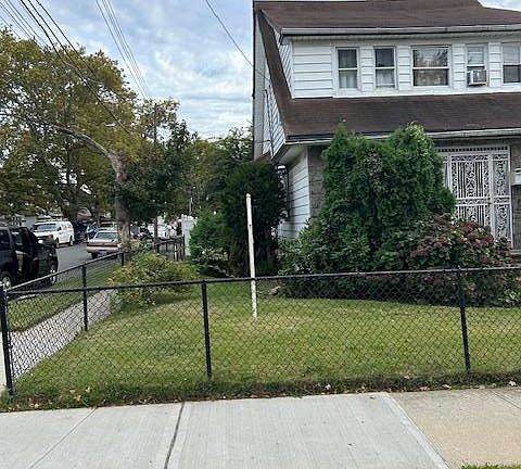 3rd image of 204-20 104th Avenue