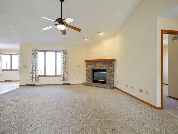 5th image of 356 S Creek Dr