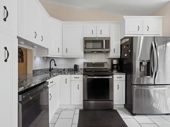816 SKY PINE Way #E, Greenacres, FL 33415
