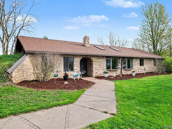 6095 S Sheridan Ave, Durand, MI 48429
