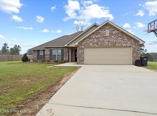 68 Bates Ave, Purvis, MS 39475